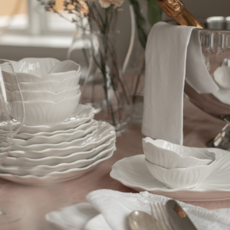 Flora serveringsfat från Stiernholm, vitt