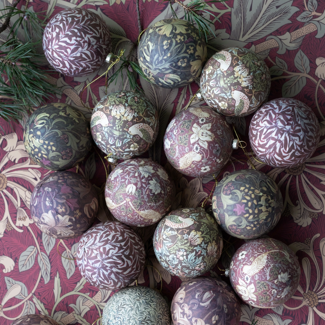 Julkula Morris från Wikholm Form, med fåglar, grön