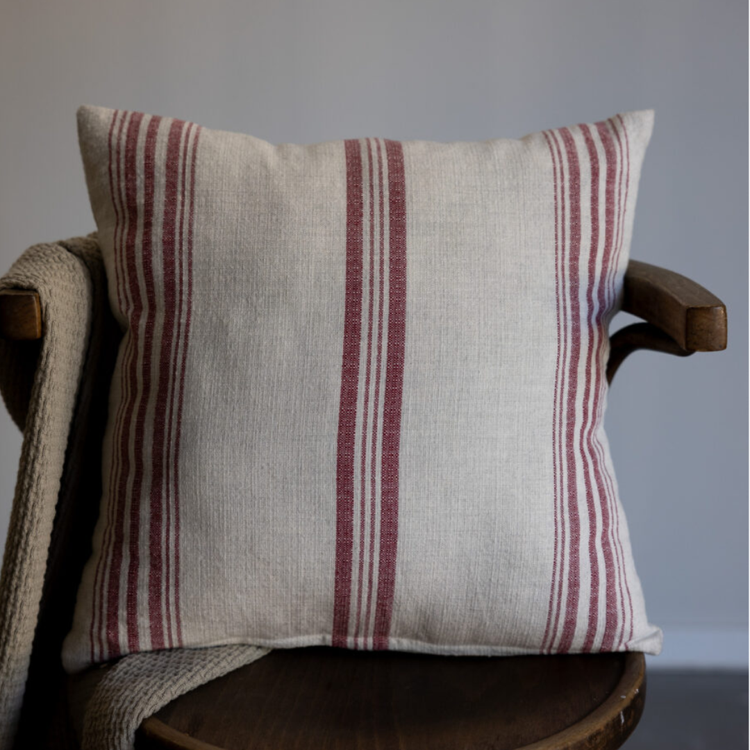 Karlevi kuddfodral från Storefactory, röd/vit randigt, 45x45 cm