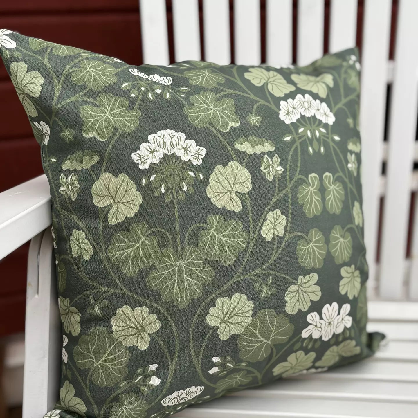 Pelargon grön kuddfodral från Lundbotex, grön/vit, 45x45cm