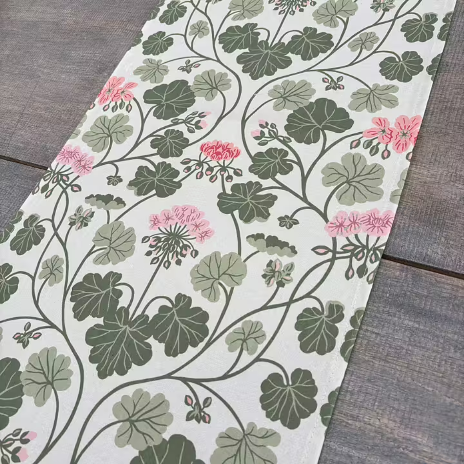 Pelargon löpare från Lundbotex, vit/grön/rosa, 33x120 cm