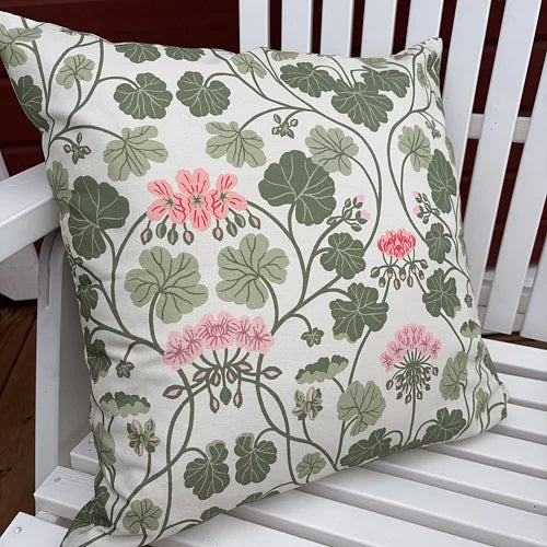 Pelargon rosa kuddfodral från Lundbotex, rosa/grön/vit, 45x45cm