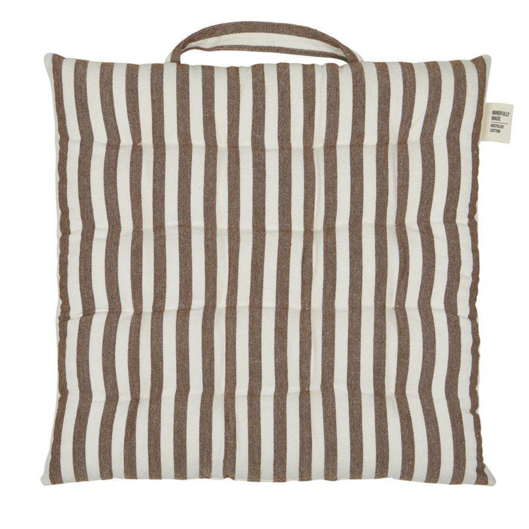 Svea sittdyna från Fondaco, vit/brunt, randig