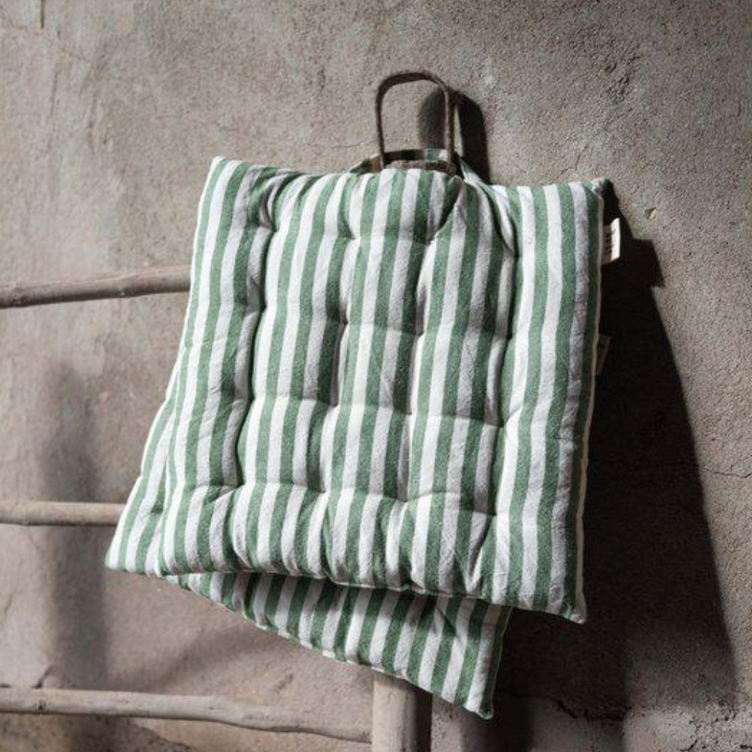 Svea sittdyna från Fondaco, vit/grönt, randig