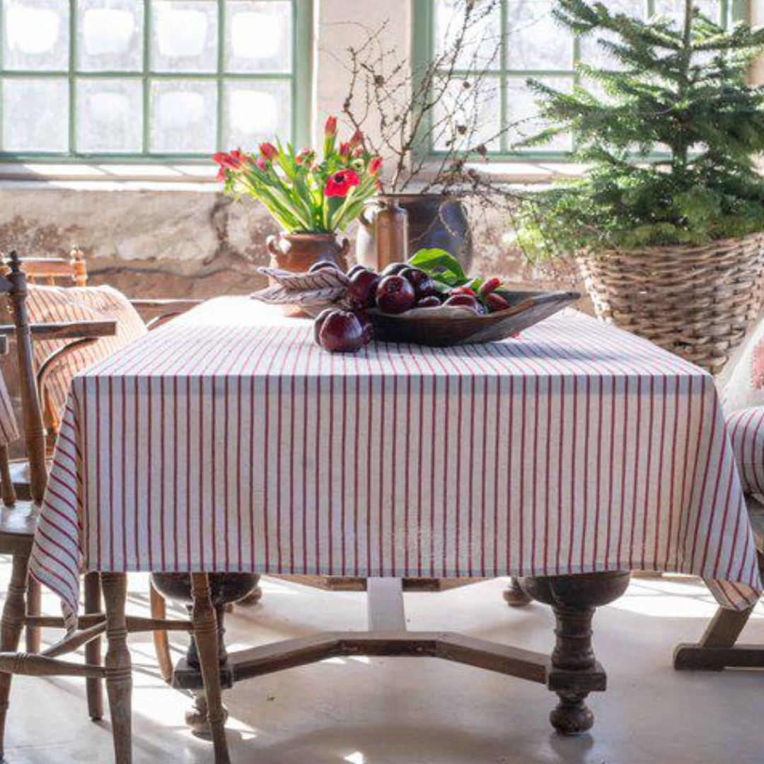 Tine duk från Fondaco, röd/beige randig, 140x300 cm