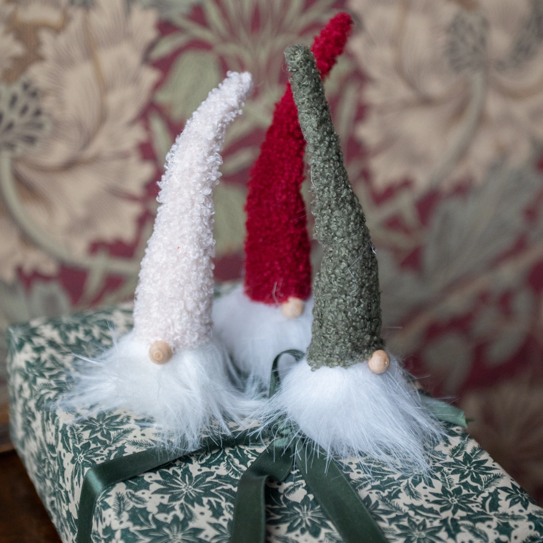 TOMTE_VIT_RÖD_GRÖN_JUL_DEKORATION