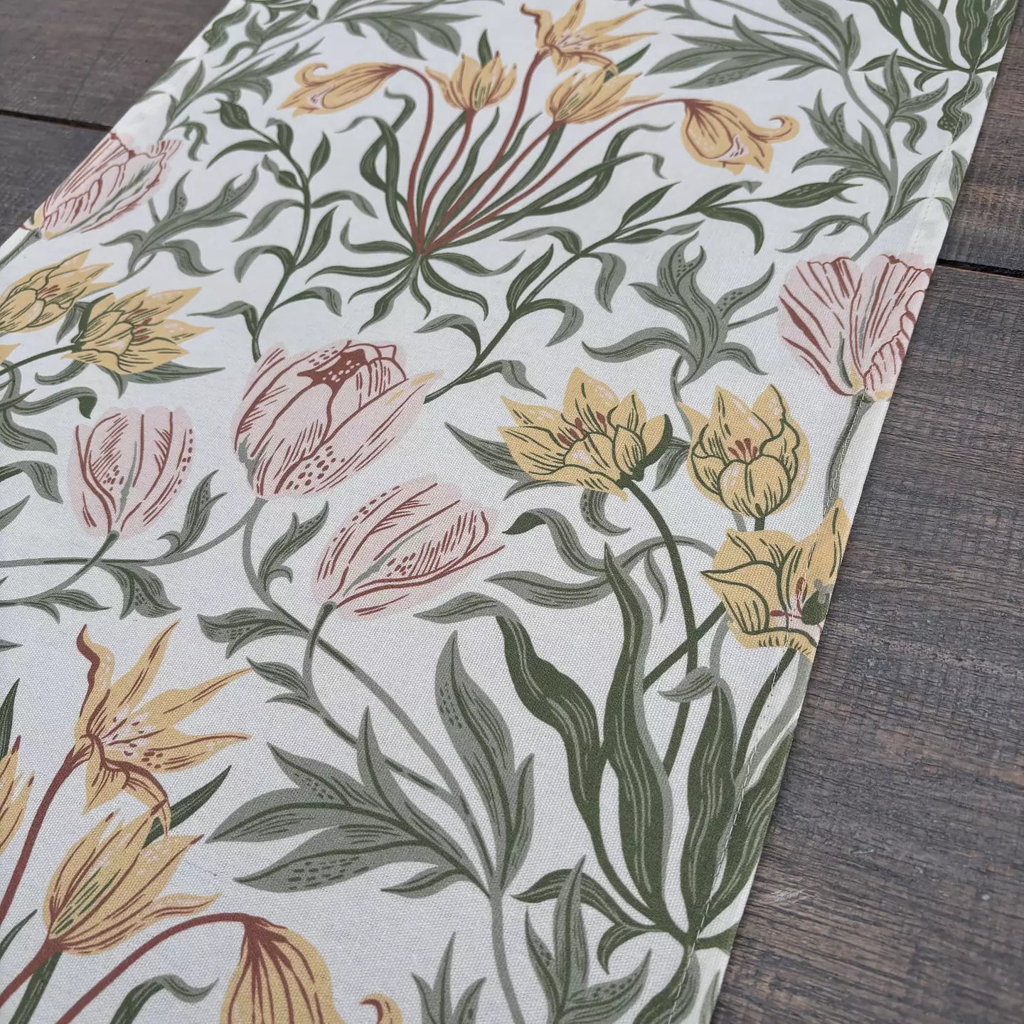 Tulpandröm löpare från Lundbotex, gul/rosa/grön, 40x140 cm, vår