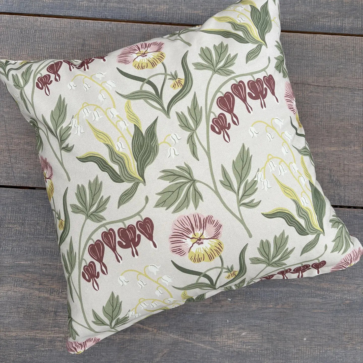 Vårblom kuddfodral från Lundbotex, vit/grön/rosa, 45x45cm