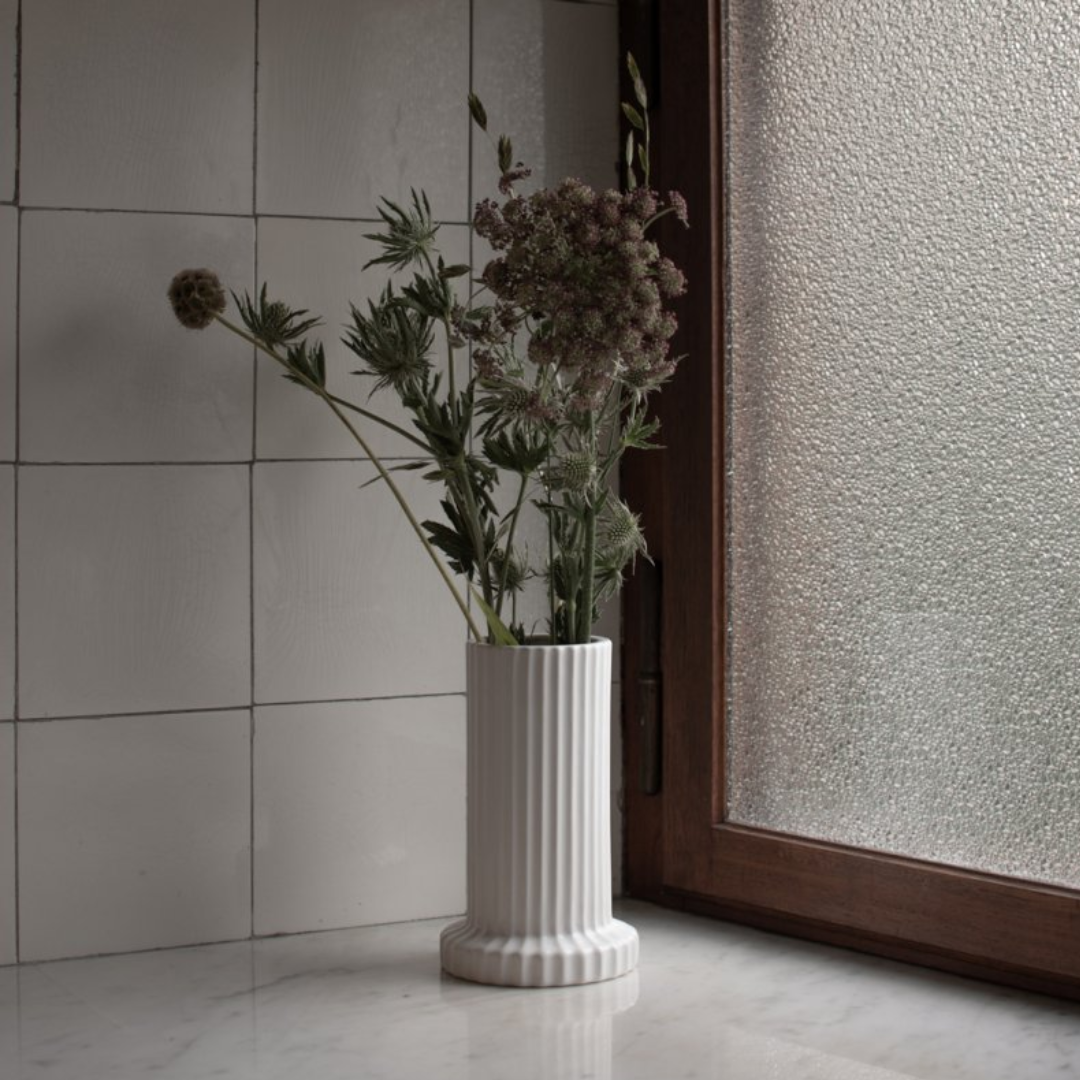 Vas Stripe från DBKD, vit