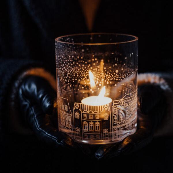 Hus ljuslykta från Storefactory, mellan