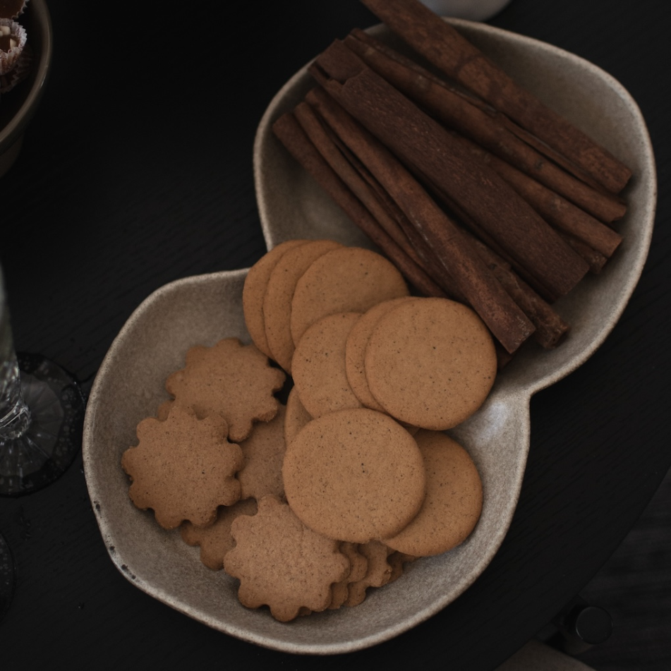 Bun plate från DBKD, beige