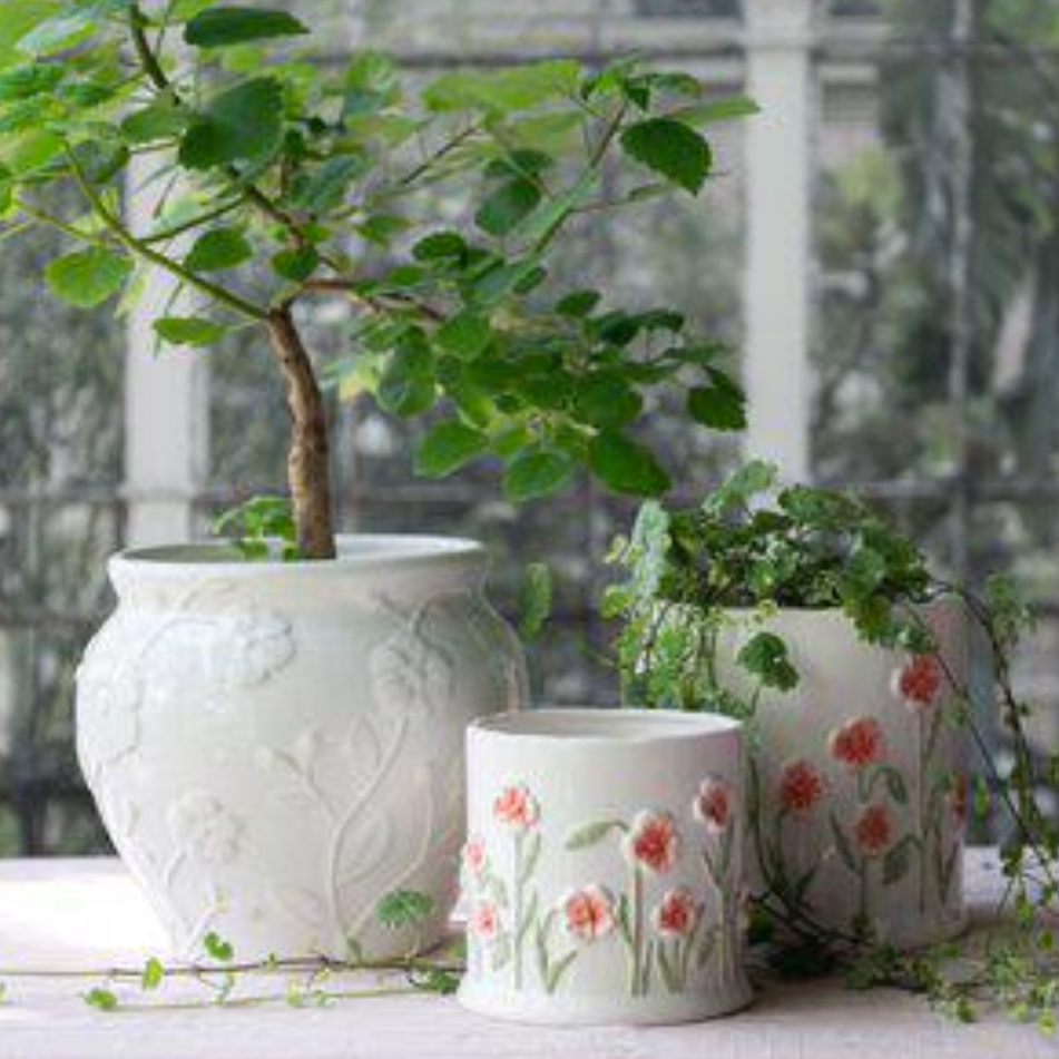 Eliza kruka från Wikholm Form, vit med blommor, stor