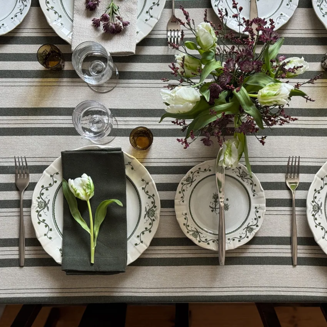 Isabell duk från Recycling by Wille, randig, grön/linne 140x250 cm