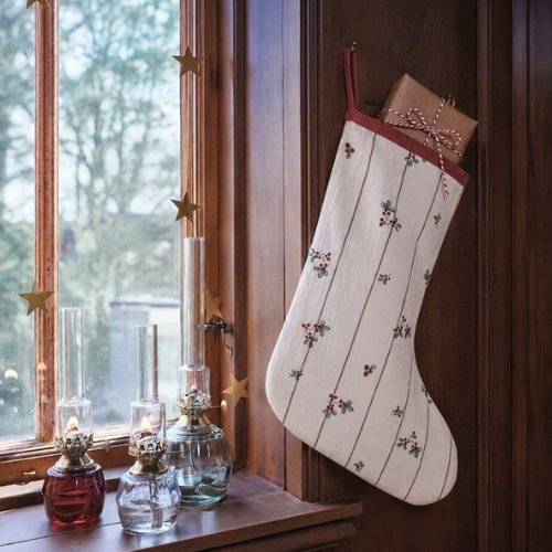 Julstrumpa Gerd från Strömshaga, vit/röd med lingonris jul 