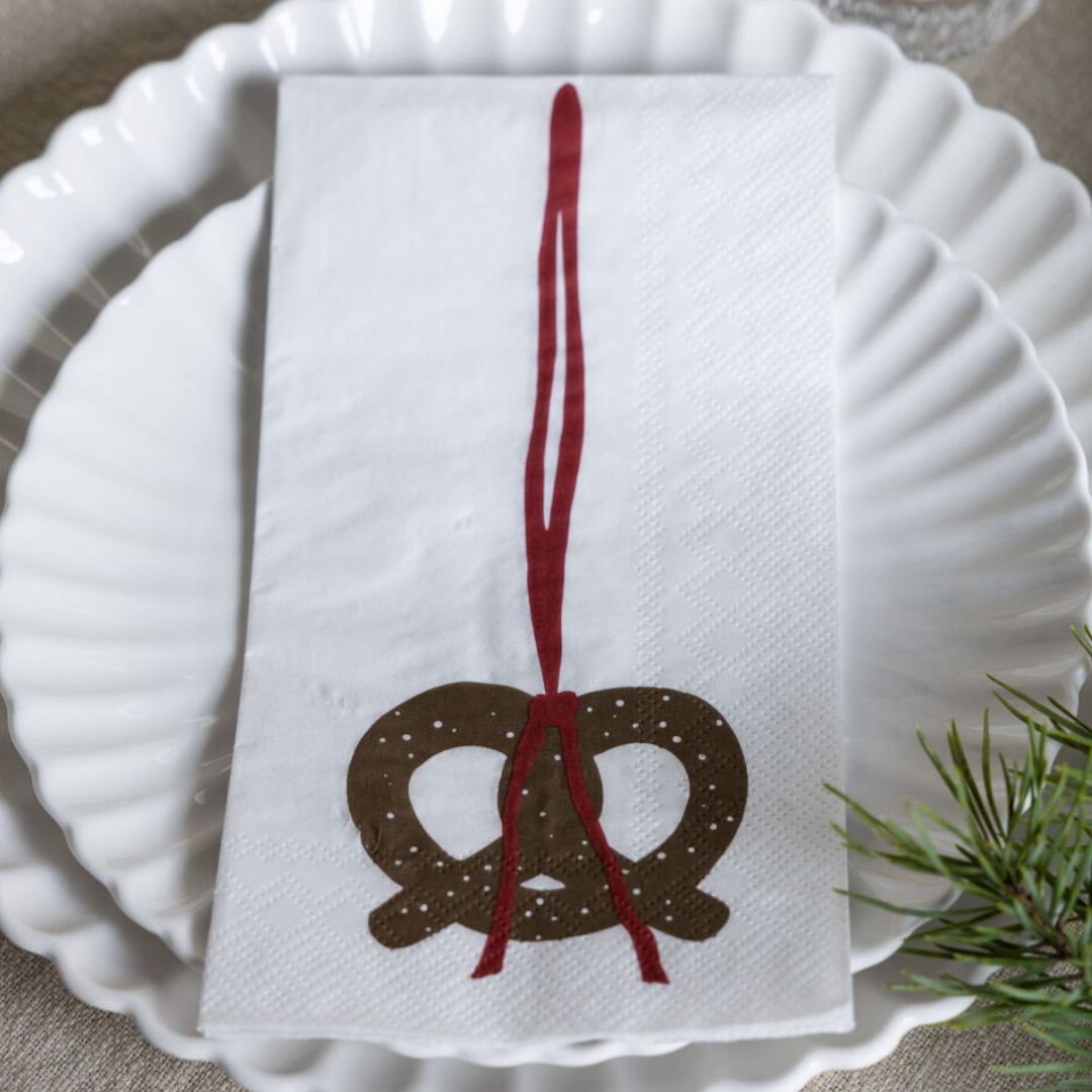 Kringla servetter från Storefactory, röd/vit/brun