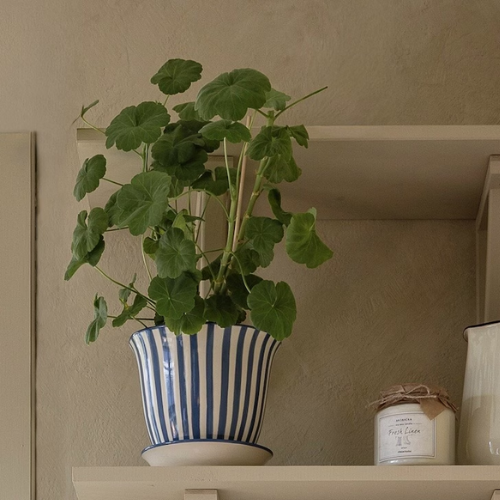 Kruka Miriam från Strömshaga, randig vit/blå, liten