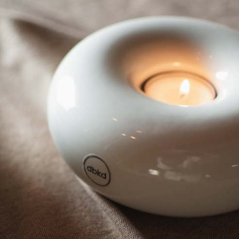 Ljuslykta Float från DBKD, shiny creme