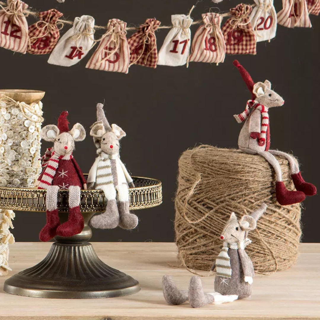 Möss sittande från A Lot Decoration, vinröd