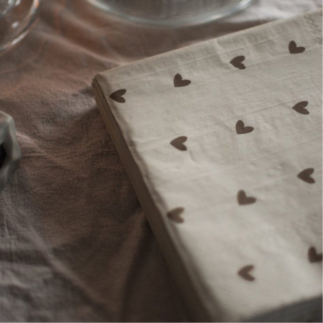 Napkin Heart från DBKD, beige