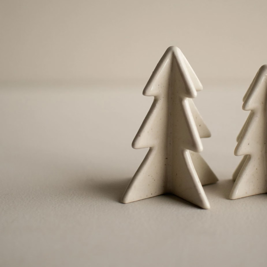 Winter Tree small vanilj från DBKD, ljusbeige liten