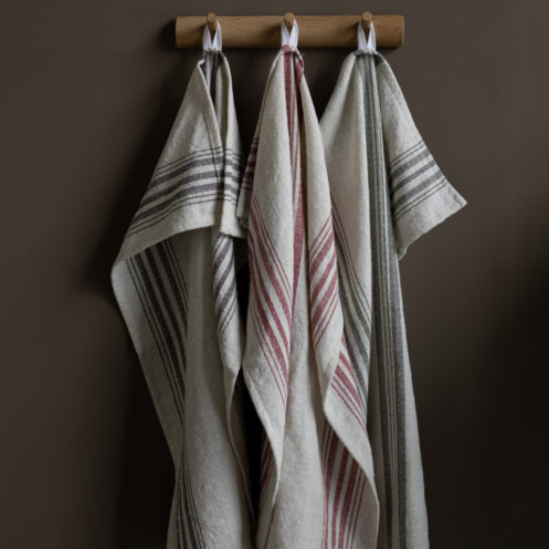 Karlevi kökshandduk från Storefactory, natur/röd