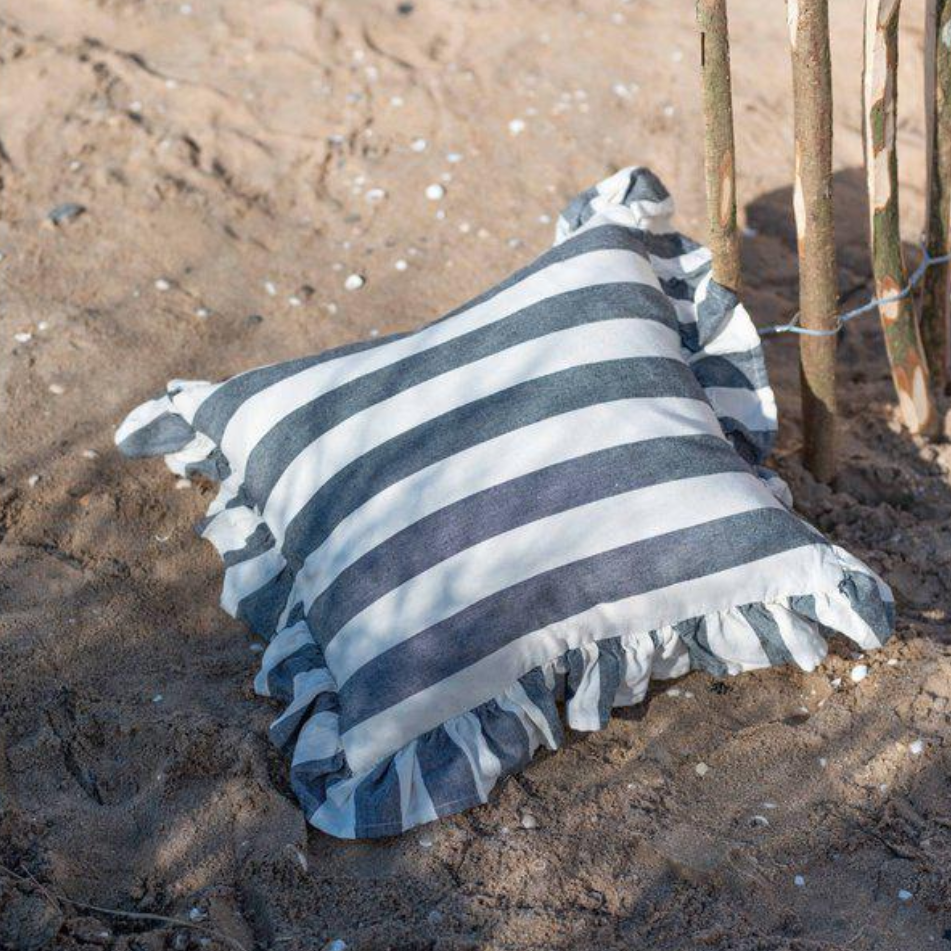 Amalia kuddfodral från Fondaco, randig vit/svart 45x45 cm_vår